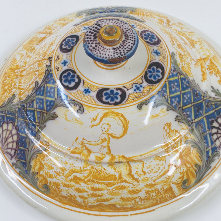 Marseille - Fauchier - Two lids decorated in yellow monochrome - Eighteenth century
