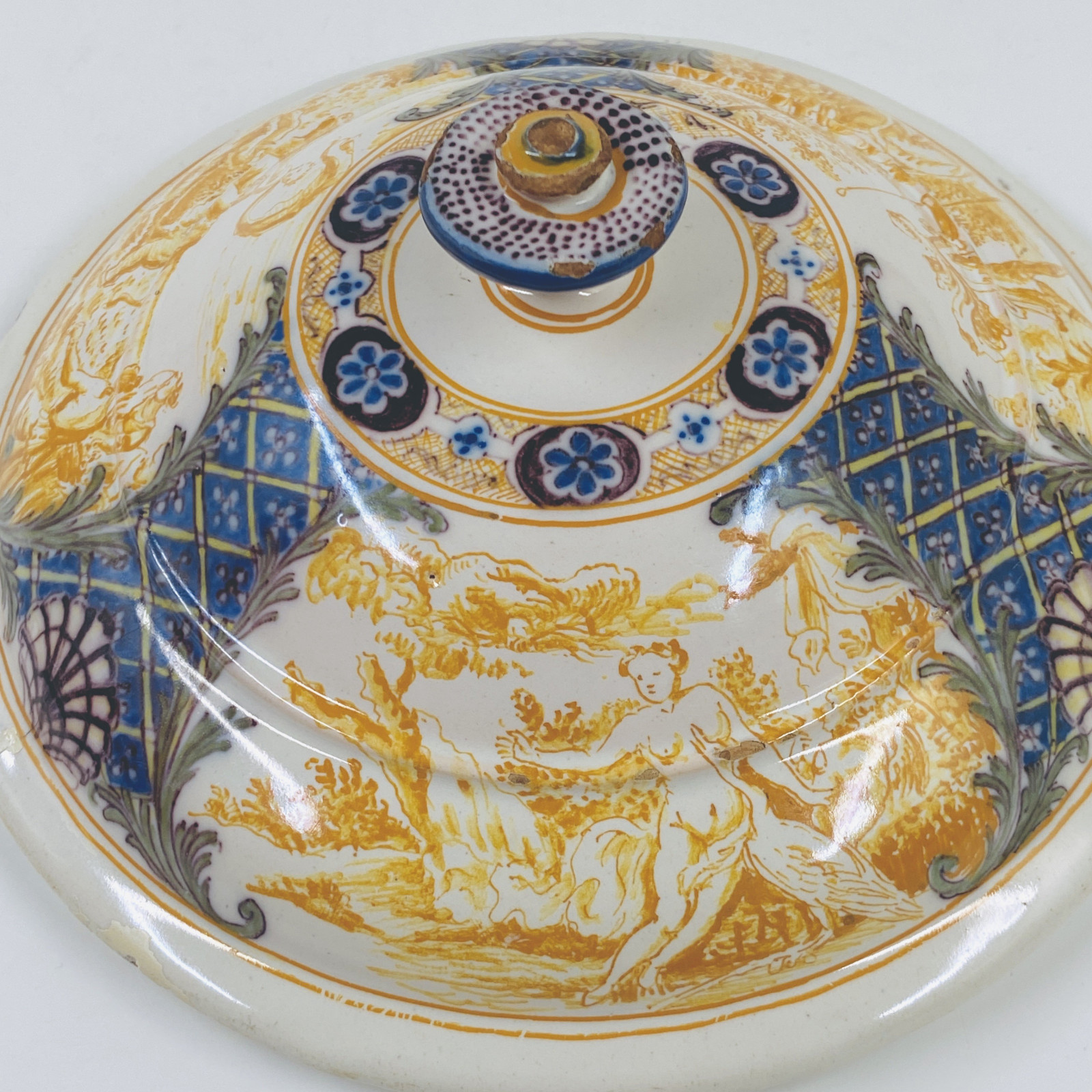 Marseille - Fauchier - Two lids decorated in yellow monochrome - Eighteenth century