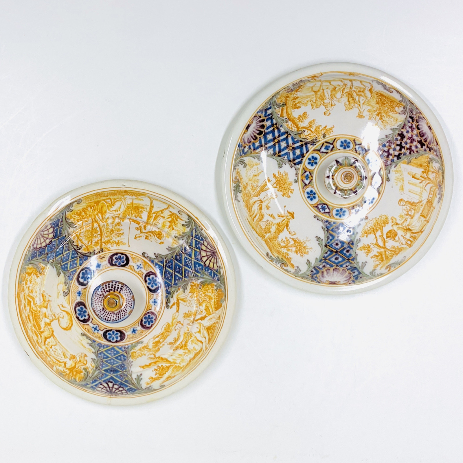 Marseille - Fauchier - Two lids decorated in yellow monochrome - Eighteenth century