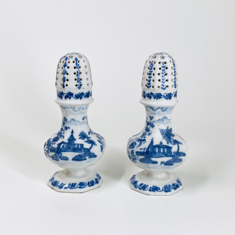 Nove di Bassano - Pair of sprinklers decorated with pagodas - Eighteenth century