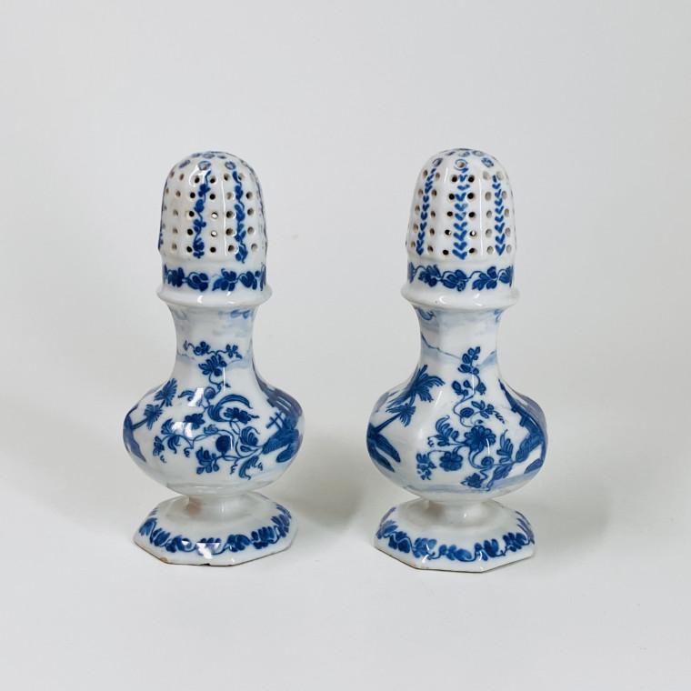 Nove di Bassano - Pair of sprinklers decorated with pagodas - Eighteenth century