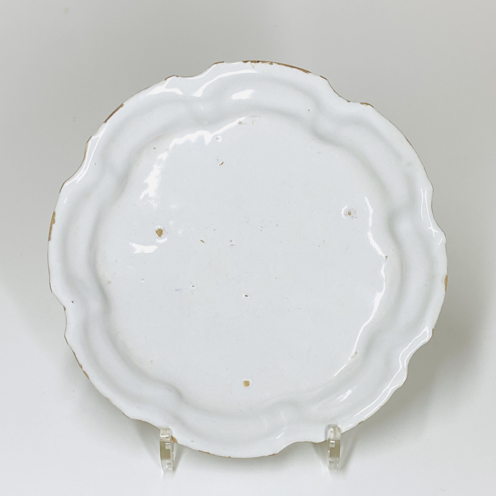 Assiette en faïence de Nove di Bassano à décor de fruits - XVIIIe siècle