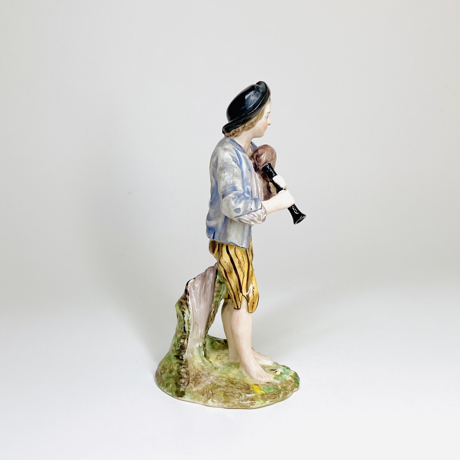 Statuette en faïence de Lunéville représentant un joueur de musette - XVIIIe siècle