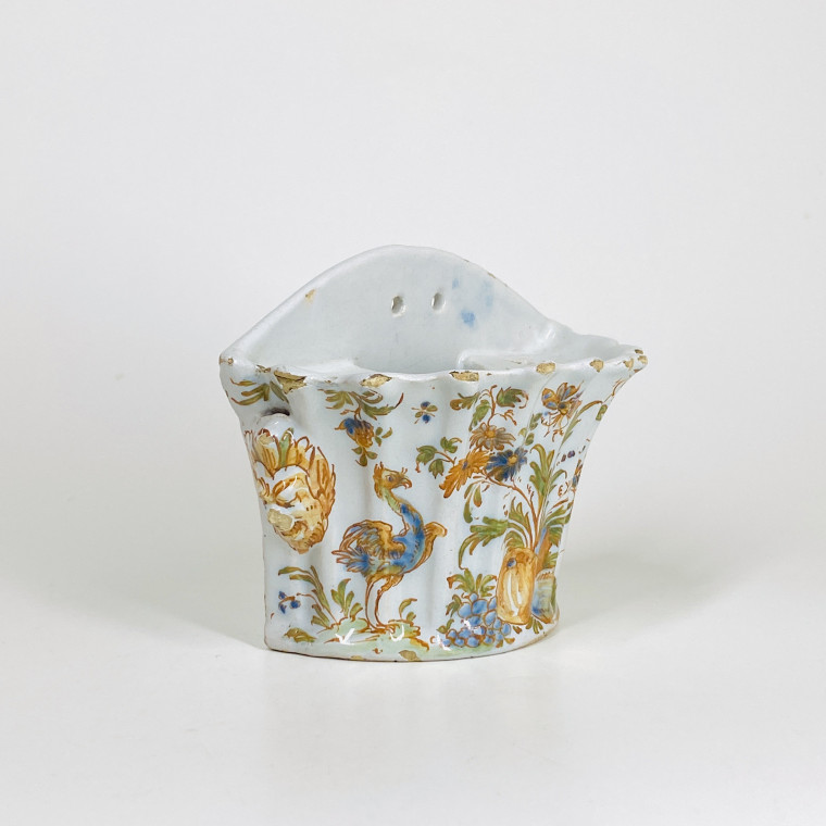 Lyon Earthenware wall flower vase With Ostrich - Eighteenth Century