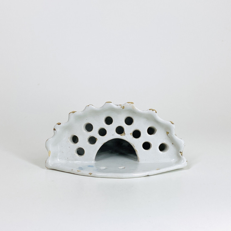 Bouquetière en faïence de Lyon à l'autruche - XVIIIe siècle