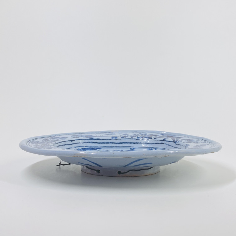 Nevers earthenware dish representing the Virgin and Child - Seventeenth century