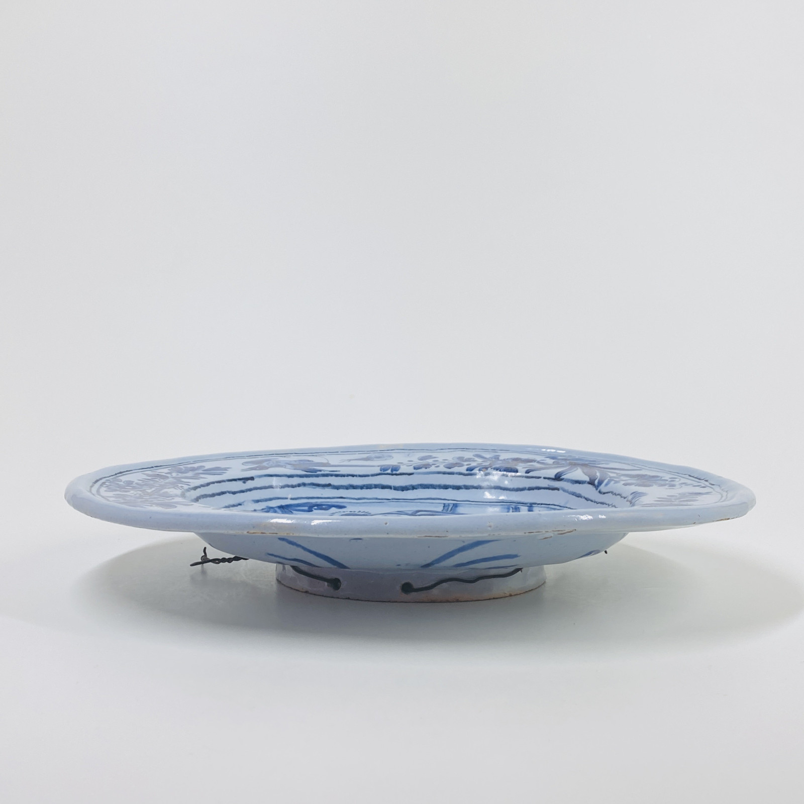 Nevers earthenware dish representing the Virgin and Child - Seventeenth century