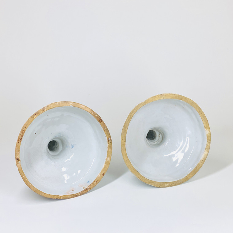 Rare pair of candlesticks called "À la financier" in Nevers earthenware - Mid-Seventeenth century