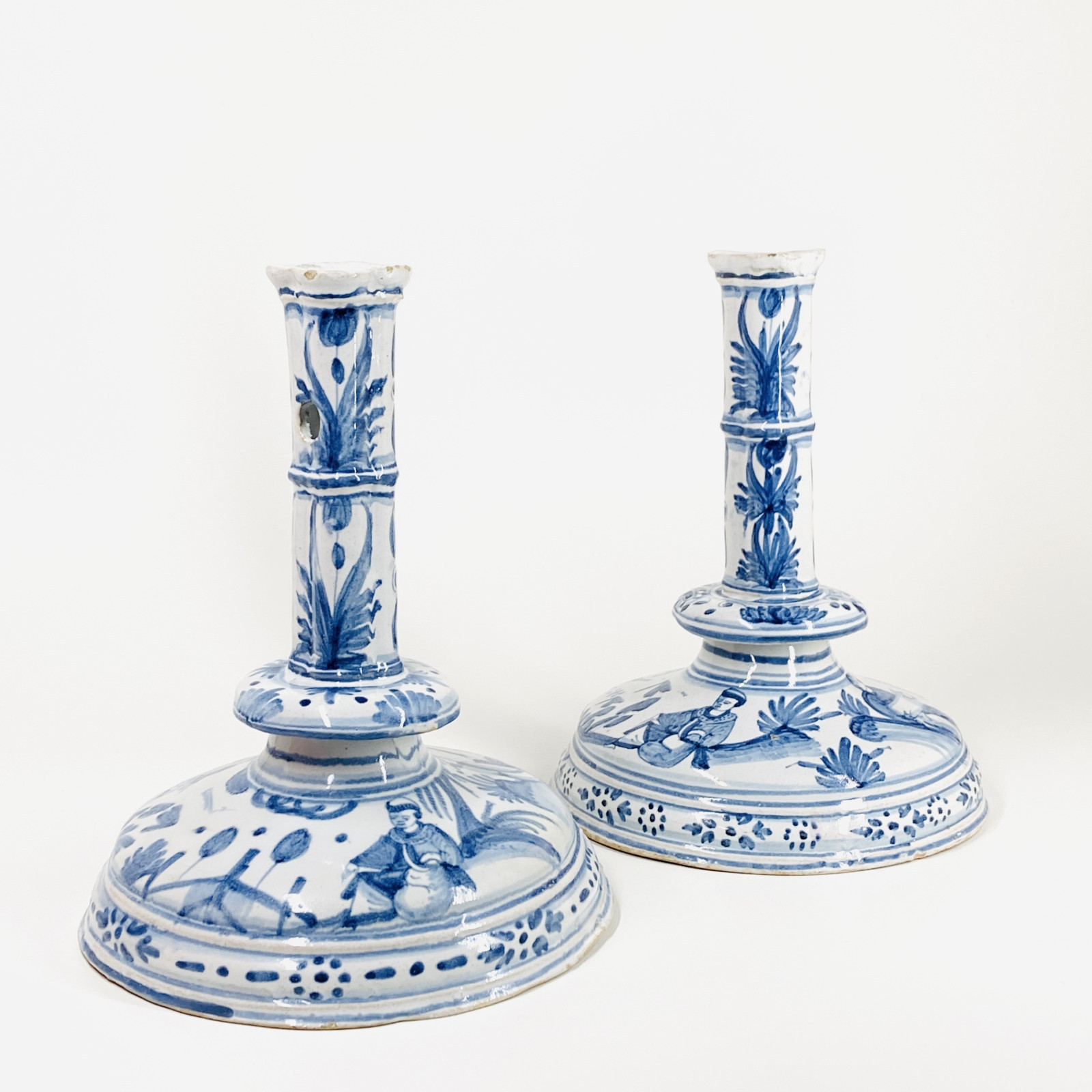 Rare pair of candlesticks called "À la financier" in Nevers earthenware - Mid-Seventeenth century