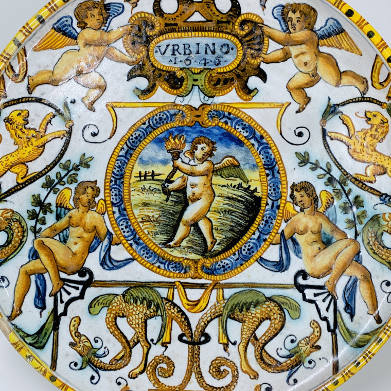 Deux tazza en majolique d’Urbino - XVIIe siècle