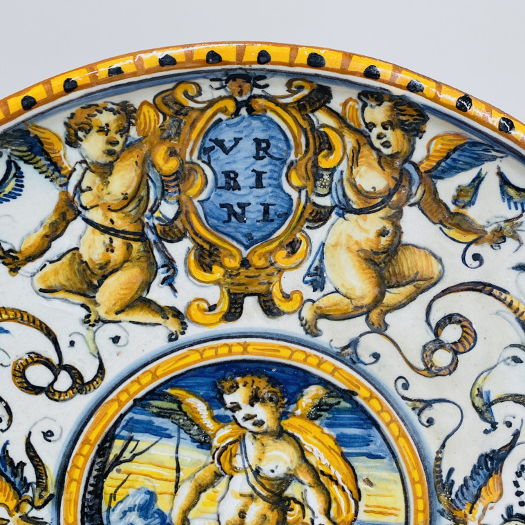 Deux tazza en majolique d’Urbino - XVIIe siècle