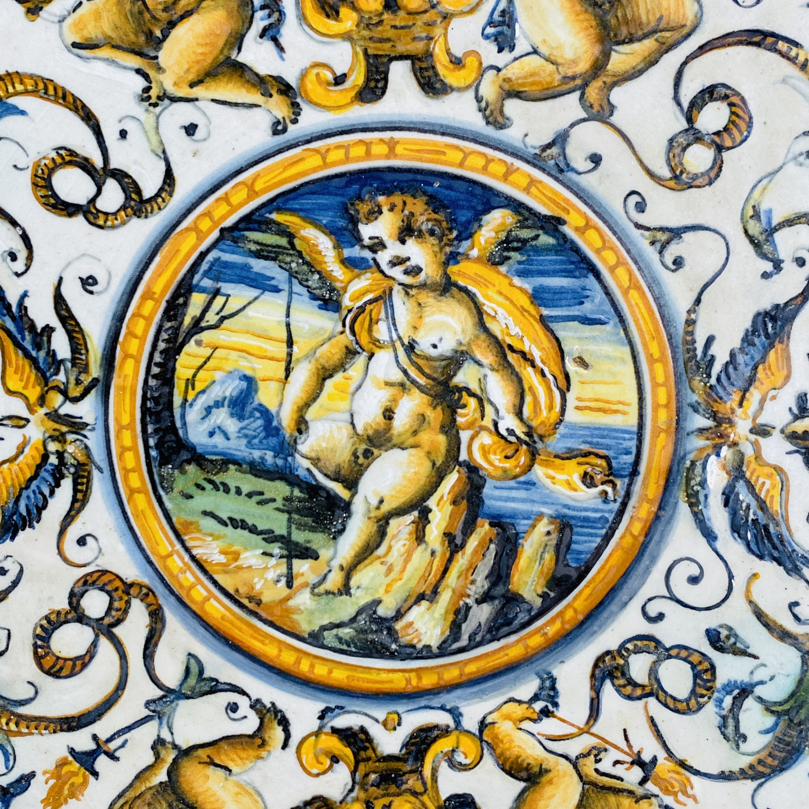 Deux tazza en majolique d’Urbino - XVIIe siècle