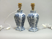 Chine - Paire de vases en porcelaine montés en lampe - Époque Kang'xi