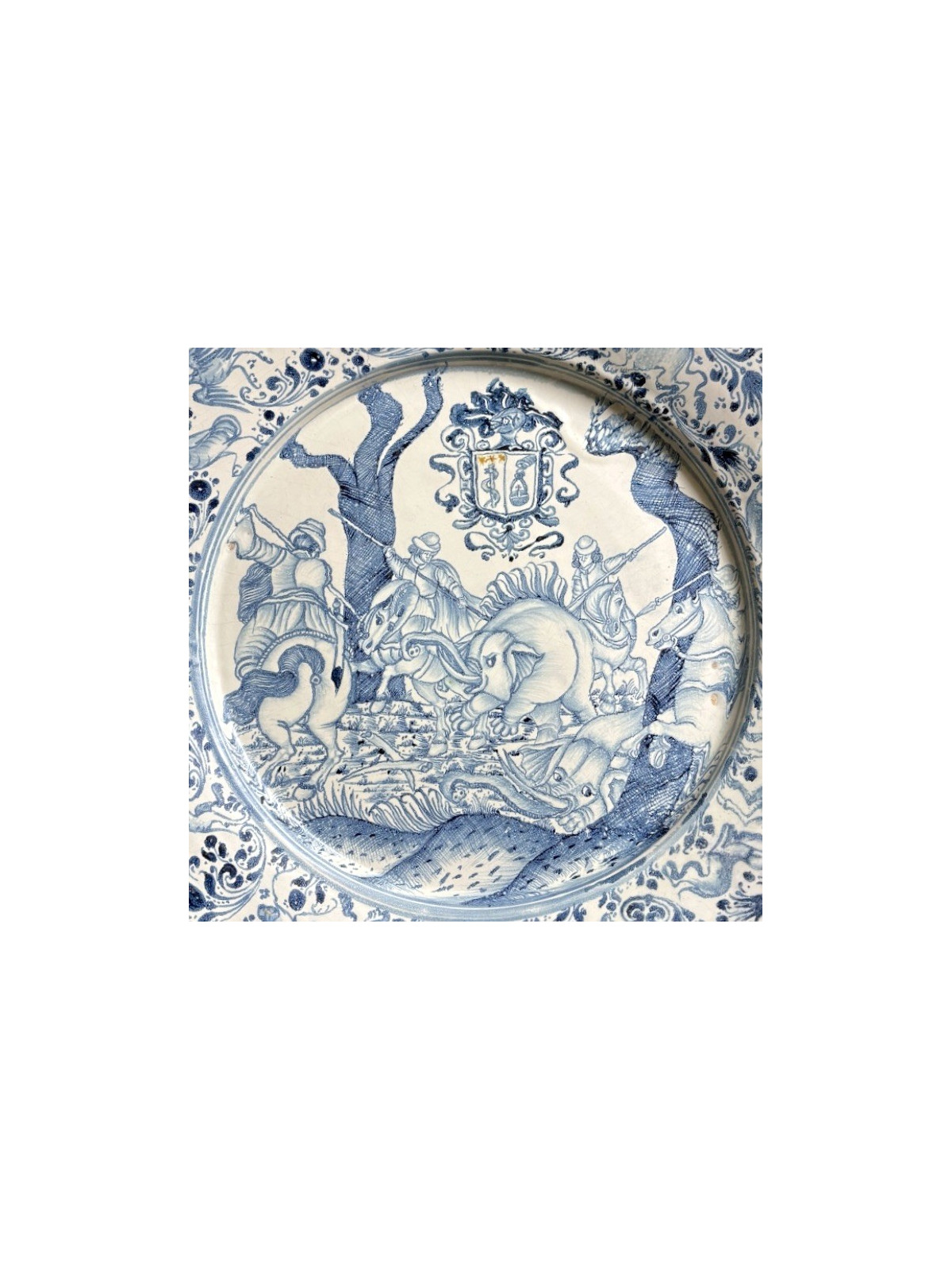 Laterza earthenware dish "The elephant hunt" - Seventeenth century