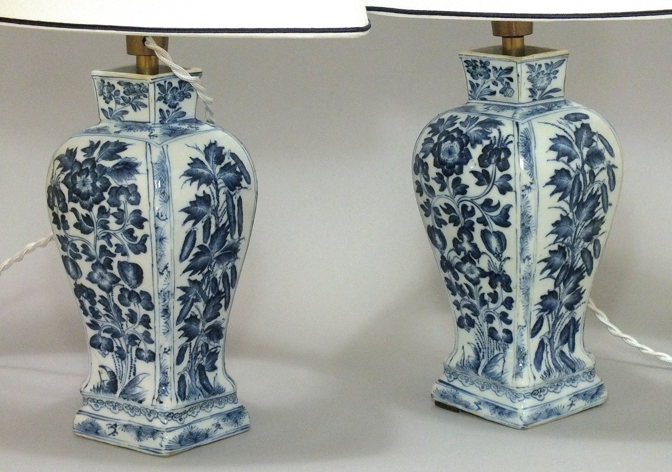 China - Pair of porcelain vases mounted as lamps - Period Kang'xi