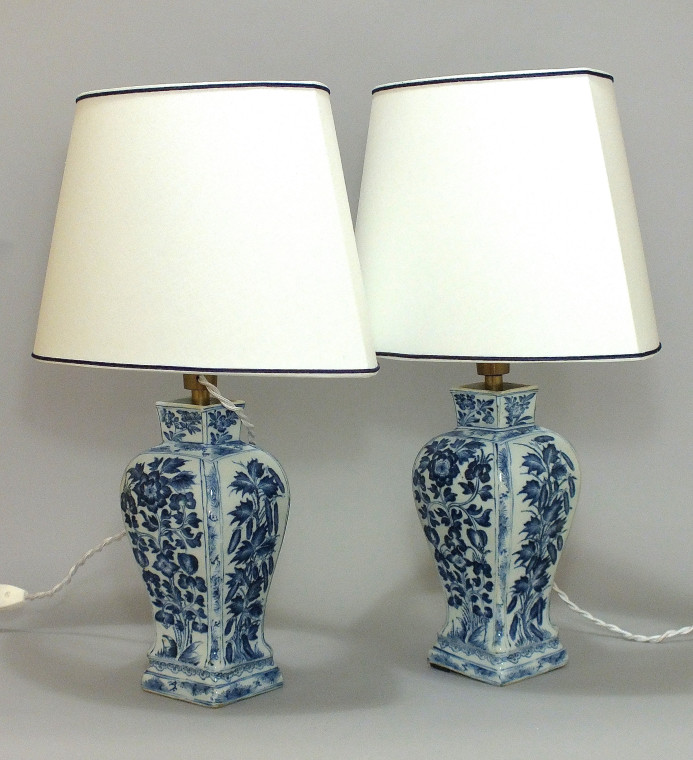 China - Pair of porcelain vases mounted as lamps - Period Kang'xi
