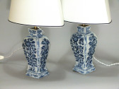 Chine - Paire de vases en porcelaine montés en lampe - Époque Kang'xi