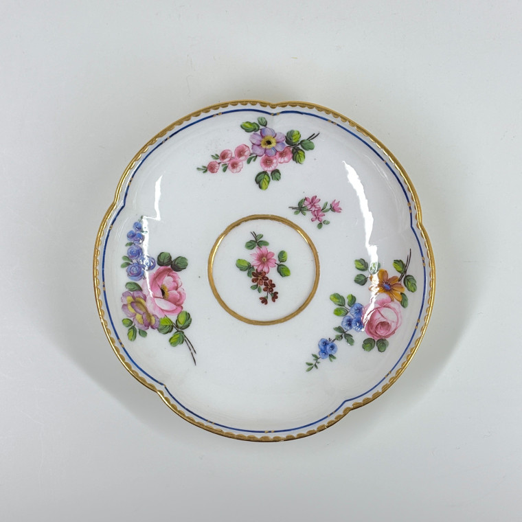 Cup and saucer called "Hébert" goblet with polychrome decoration - Eighteenth century