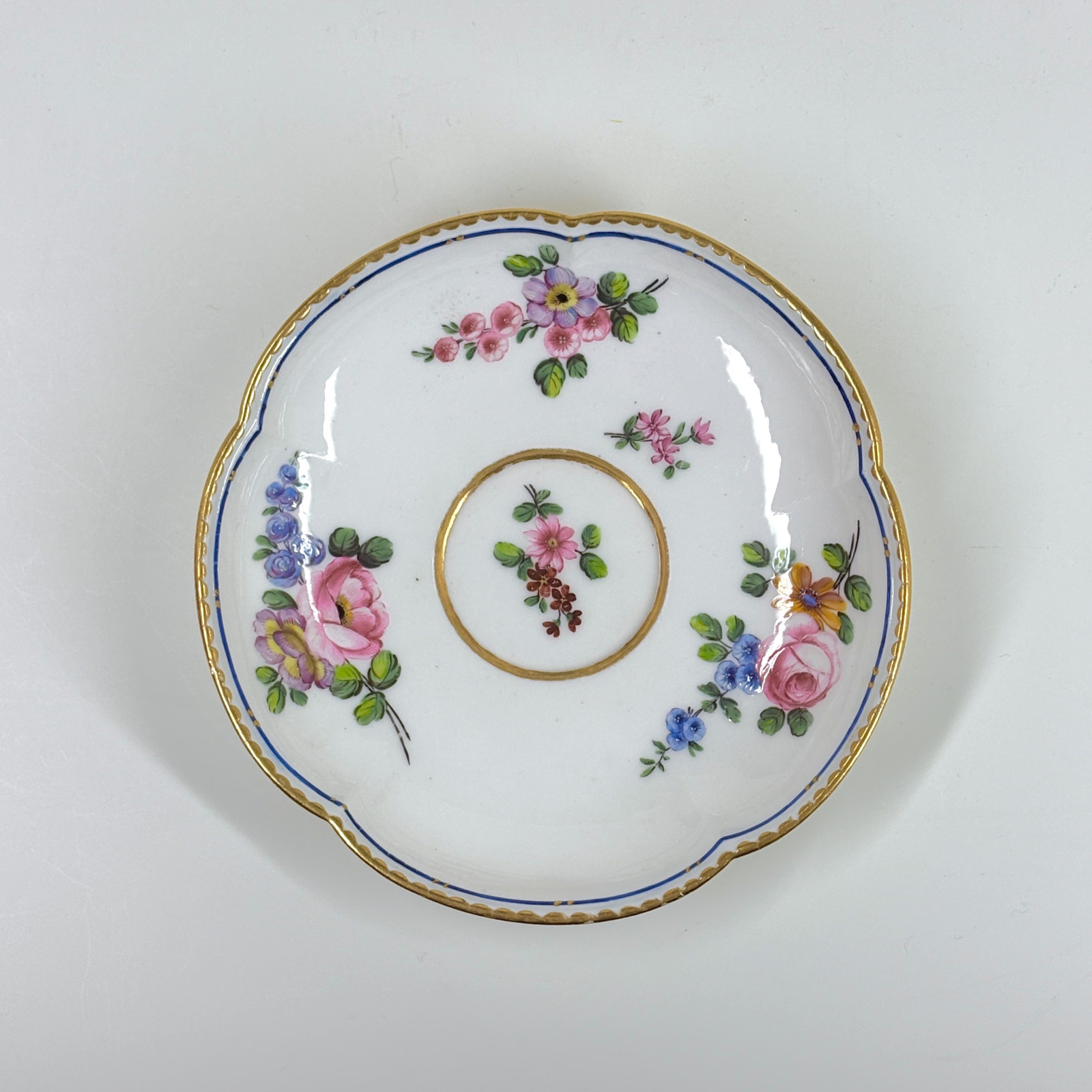 Cup and saucer called "Hébert" goblet with polychrome decoration - Eighteenth century