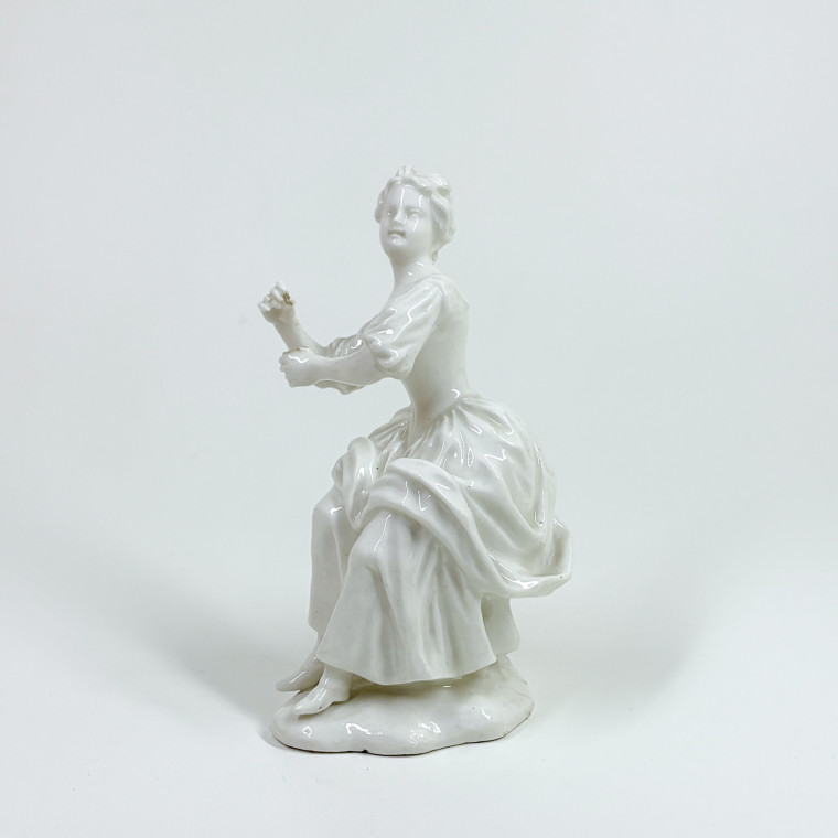 Soft porcelain statuette depicting a young woman - Eighteenth century