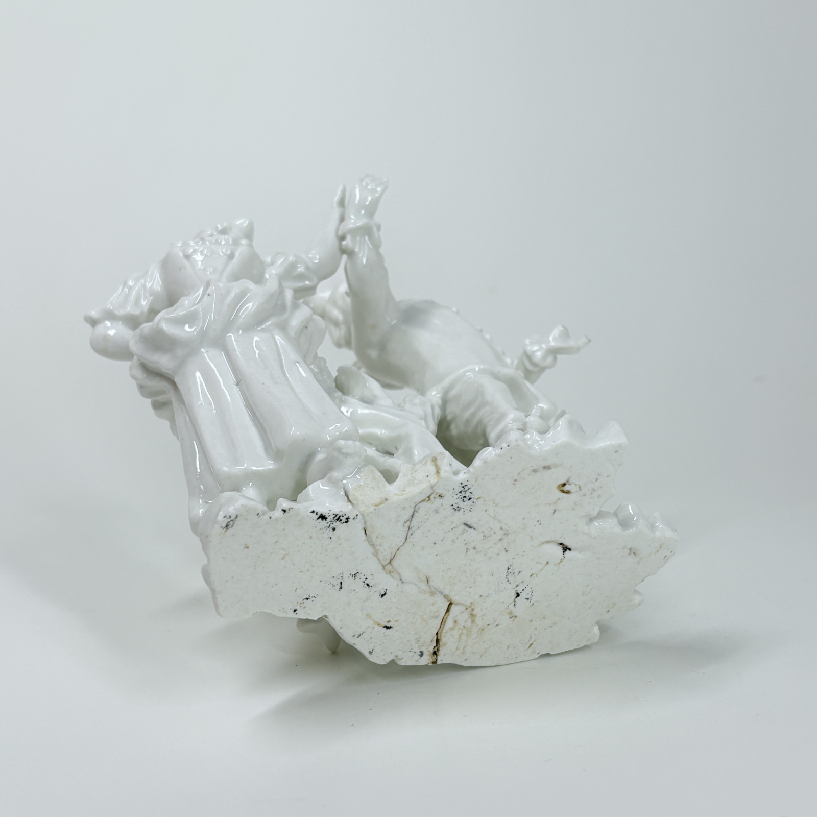 Soft porcelain group representing a couple of dancers - Eighteenth century