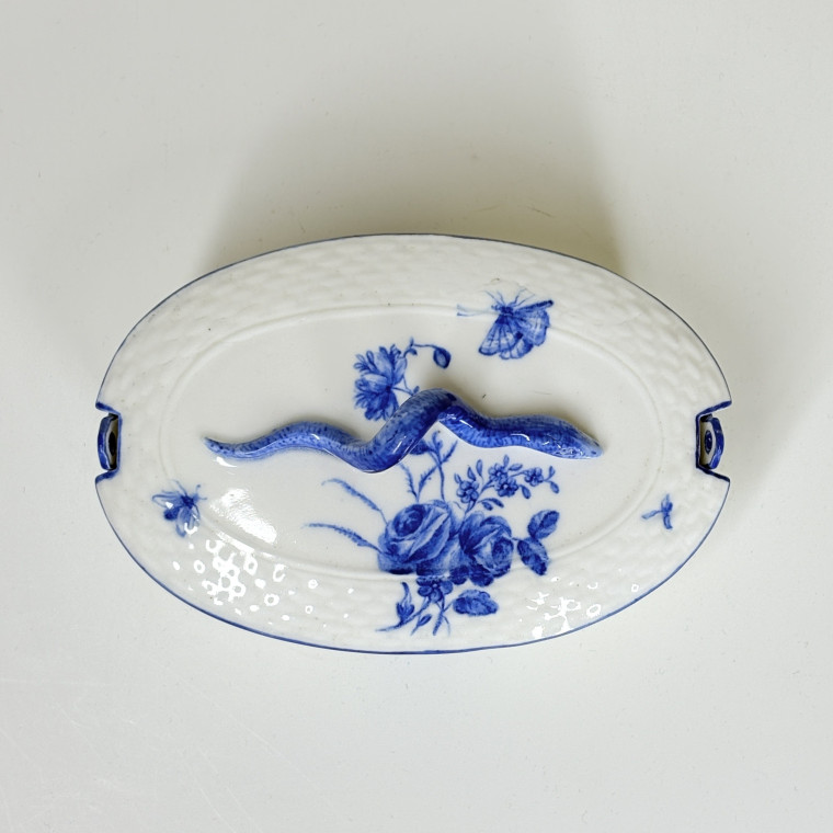 Butter dish in soft porcelain from Chantilly - Eighteenth century