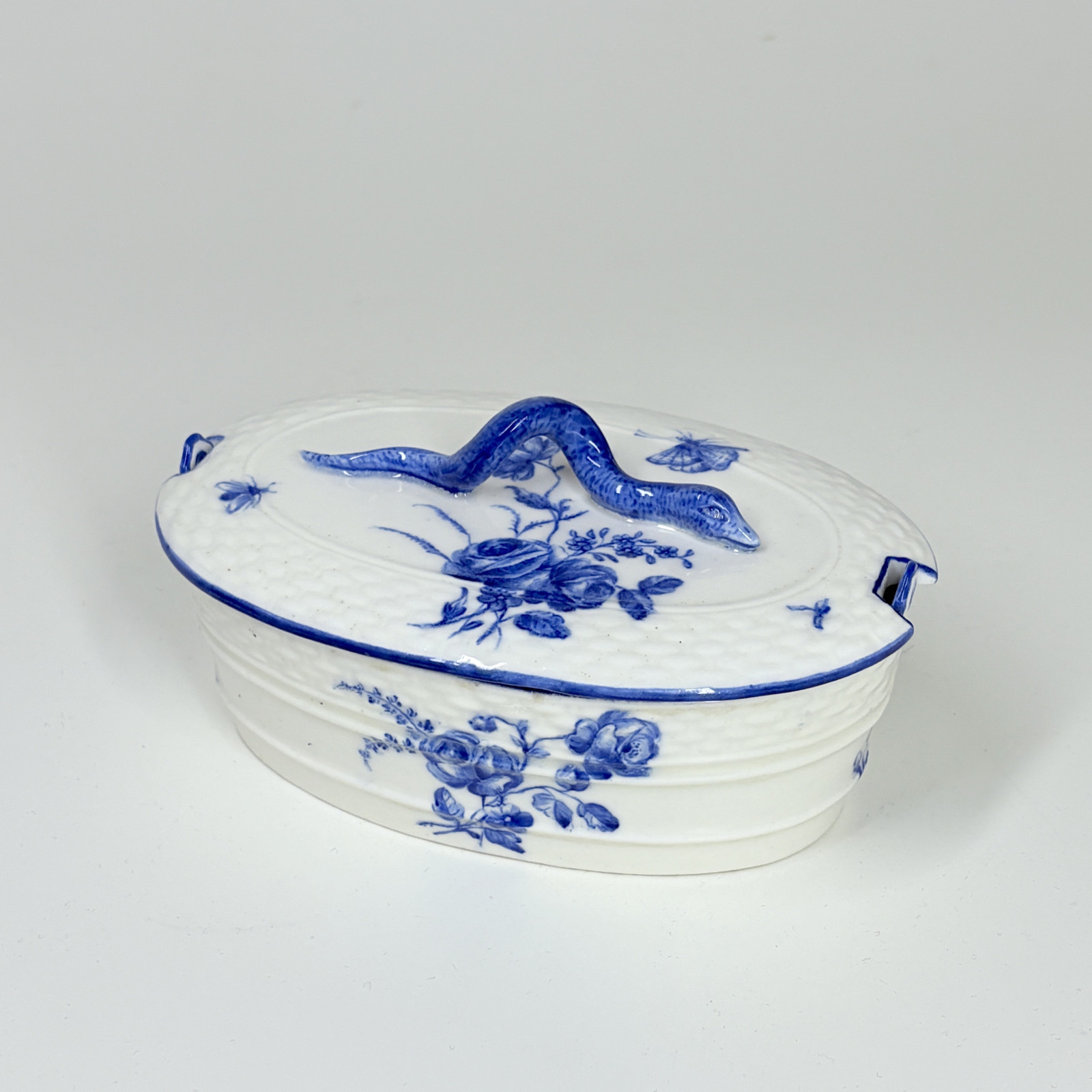 Butter dish in soft porcelain from Chantilly - Eighteenth century
