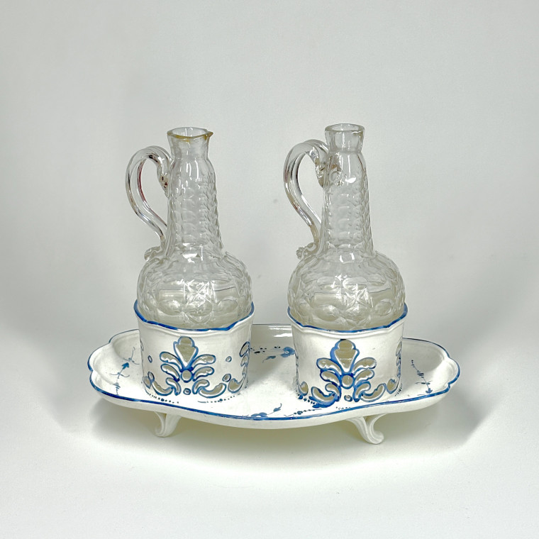 Porte huilier en porcelaine tendre de Chantilly - XVIIIe siècle