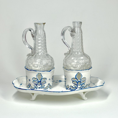 Soft porcelain oil cruet holder from Chantilly - Eighteenth century