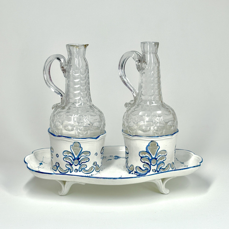 Porte huilier en porcelaine tendre de Chantilly - XVIIIe siècle