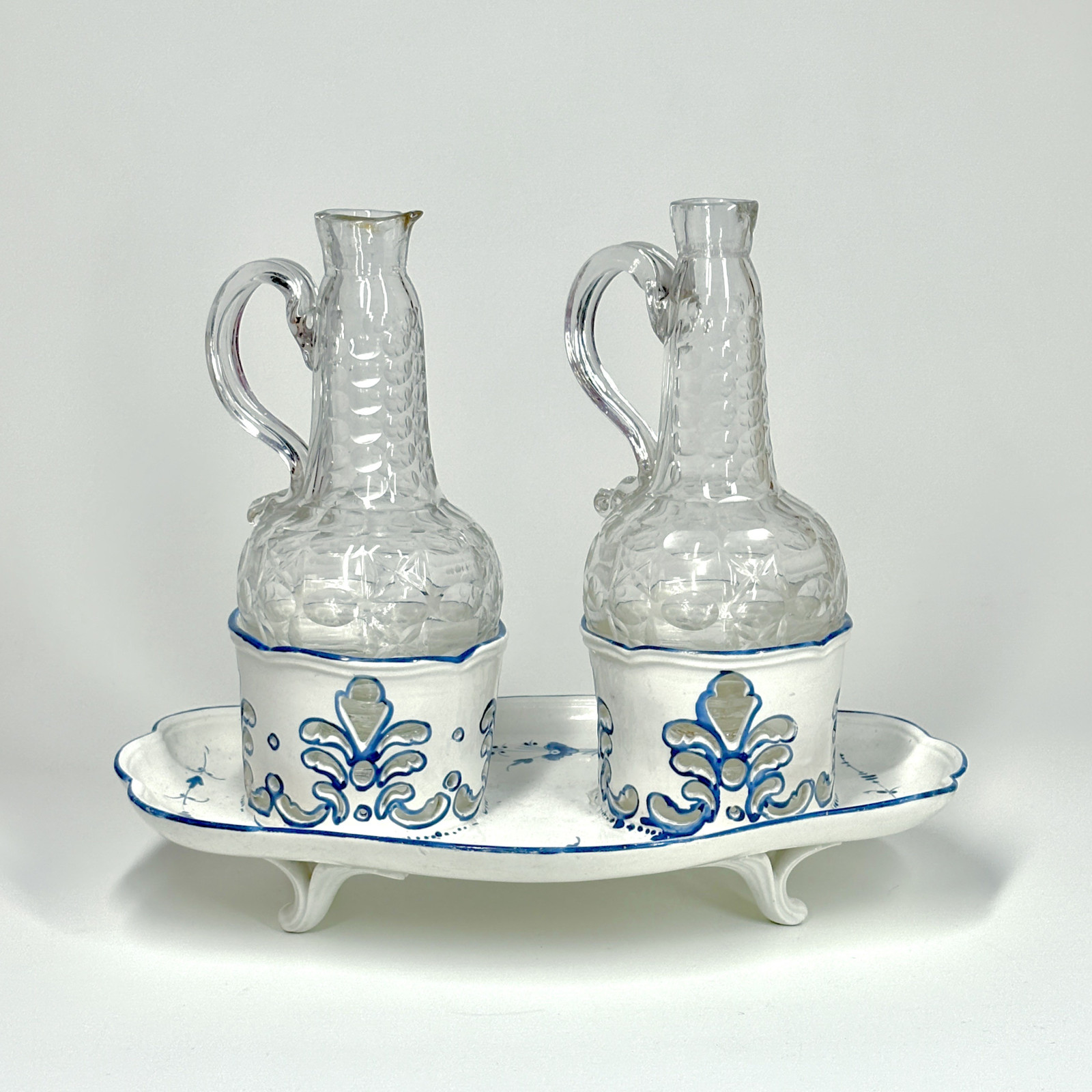 Porte huilier en porcelaine tendre de Chantilly - XVIIIe siècle