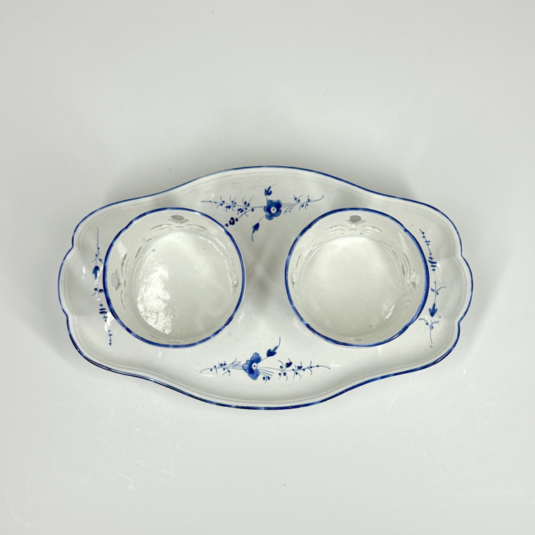 Soft porcelain oil cruet holder from Chantilly - Eighteenth century