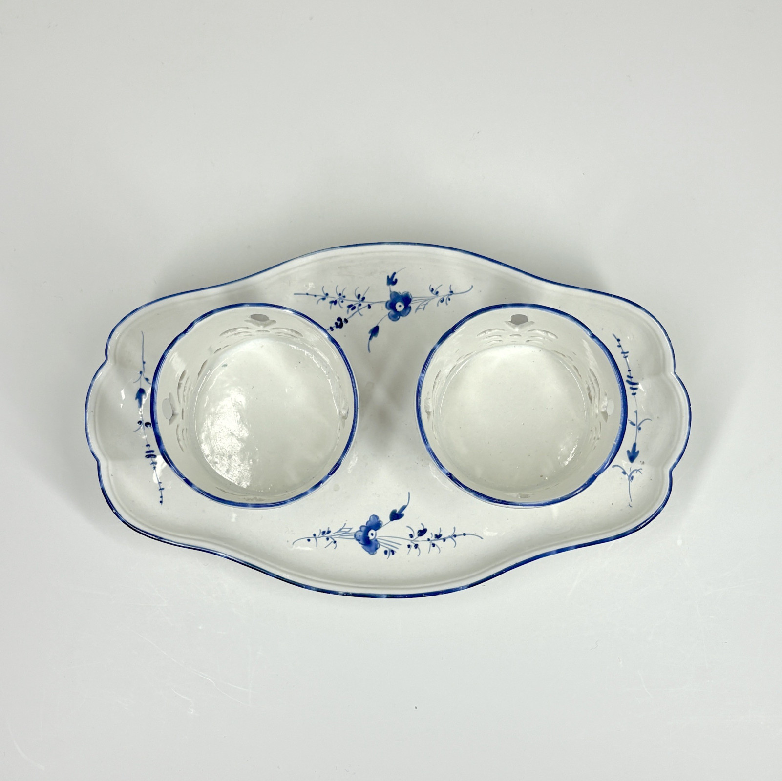 Soft porcelain oil cruet holder from Chantilly - Eighteenth century