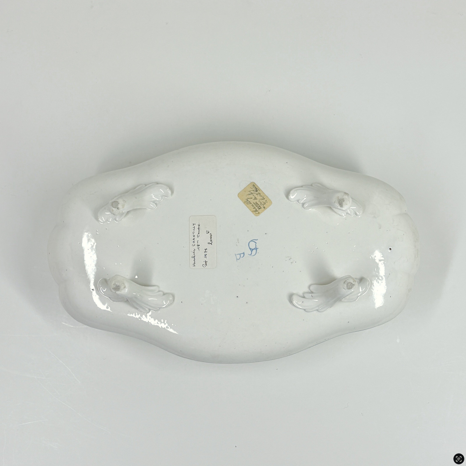 Soft porcelain oil cruet holder from Chantilly - Eighteenth century