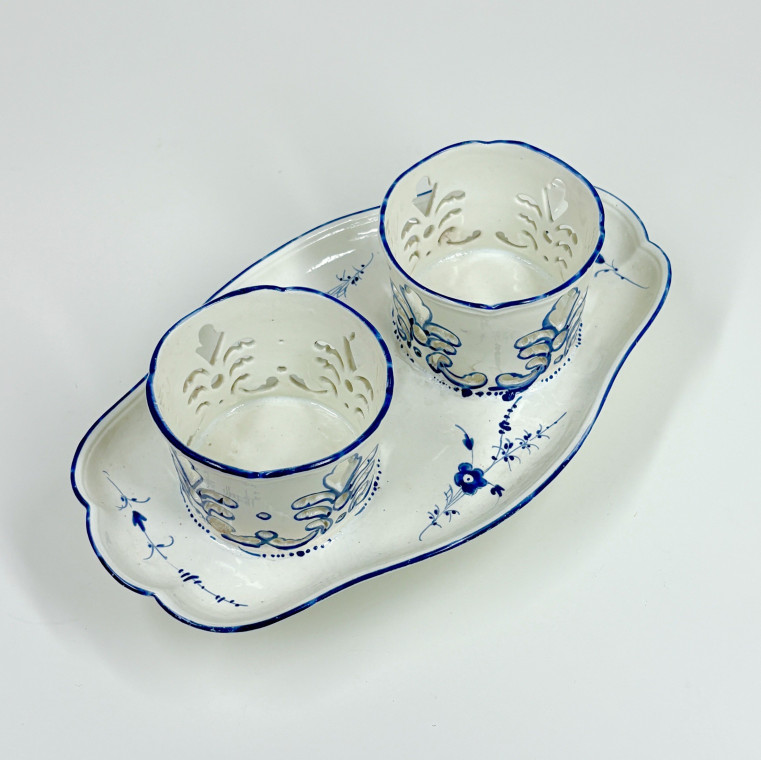 Porte huilier en porcelaine tendre de Chantilly - XVIIIe siècle