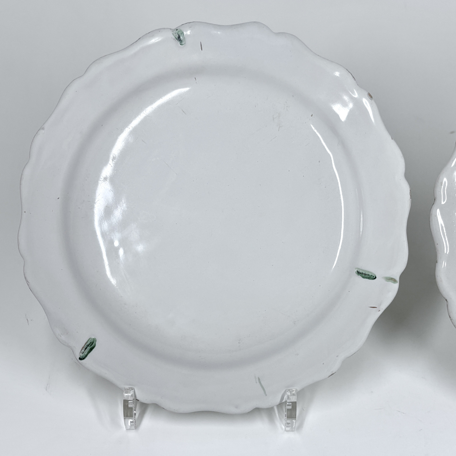 Pair of plates in Marseille earthenware, Robert factory - Eighteenth century