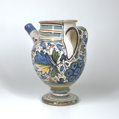 Chevrette en majolique de Lyon à décor de rosaces - XVIe siècle