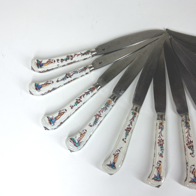 Set of twelve knives with Mennecy porcelain handles - Eighteenth century