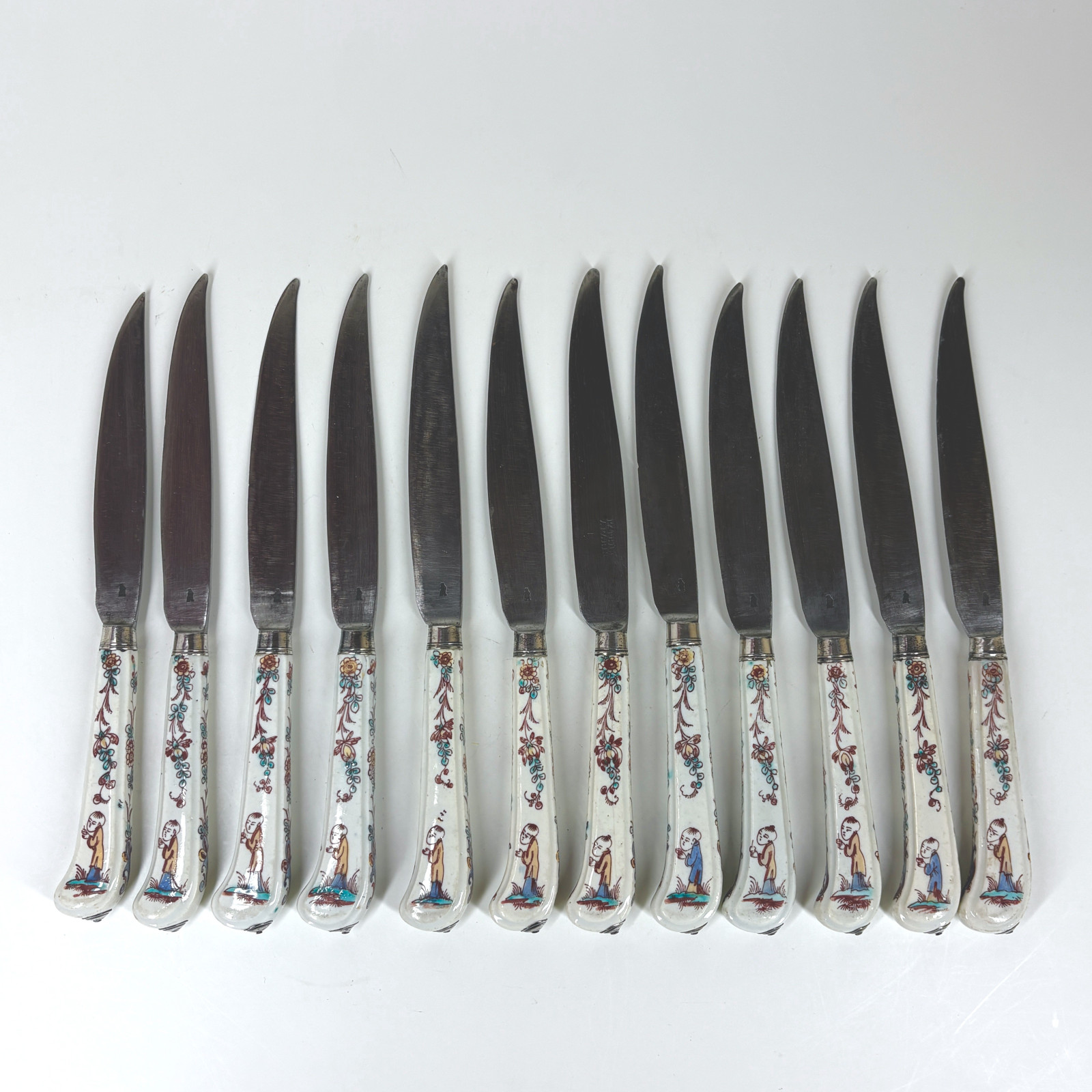 Set of twelve knives with Mennecy porcelain handles - Eighteenth century