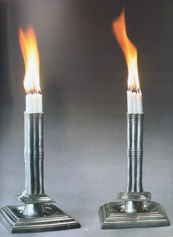 Rare pair of candlesticks called "À la financier" in Nevers earthenware - Mid-Seventeenth century