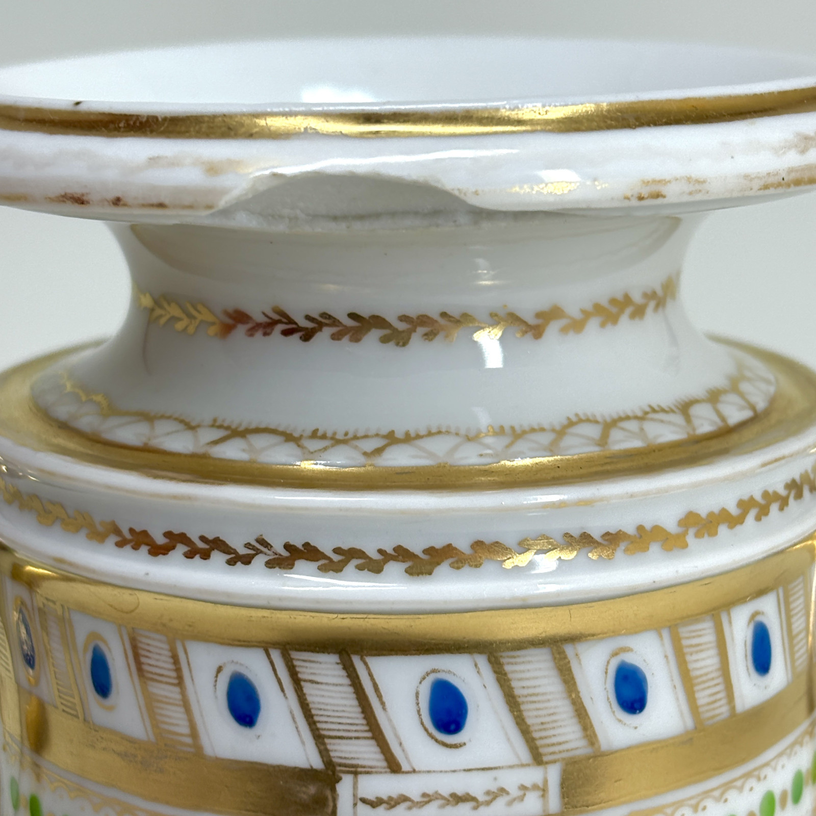 Vase en porcelaine de Bordeaux - Fin du XVIIIe siècle - VENDU