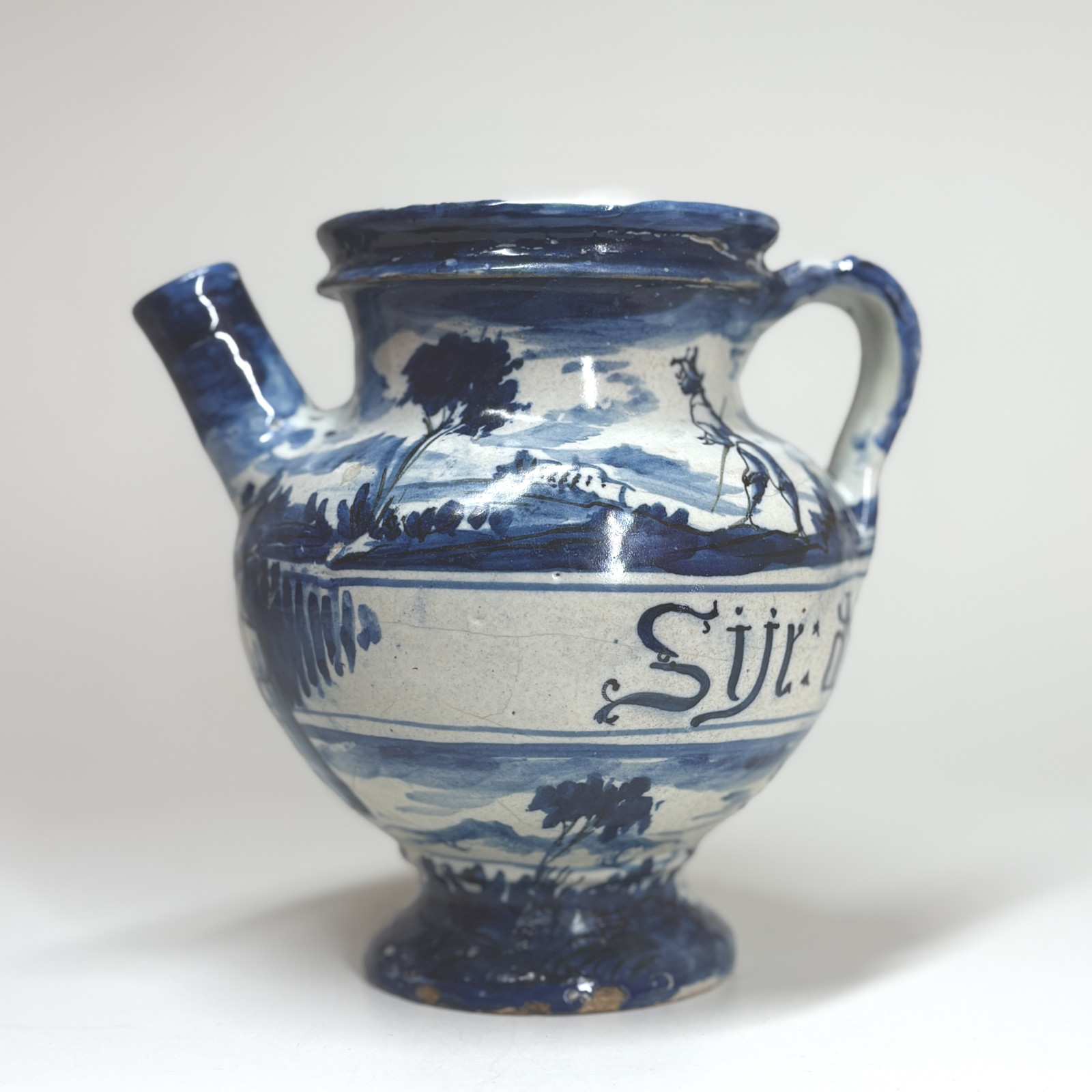 Chevrette armoriée en faïence de Savone - Fin du XVIIe siècle - VENDU