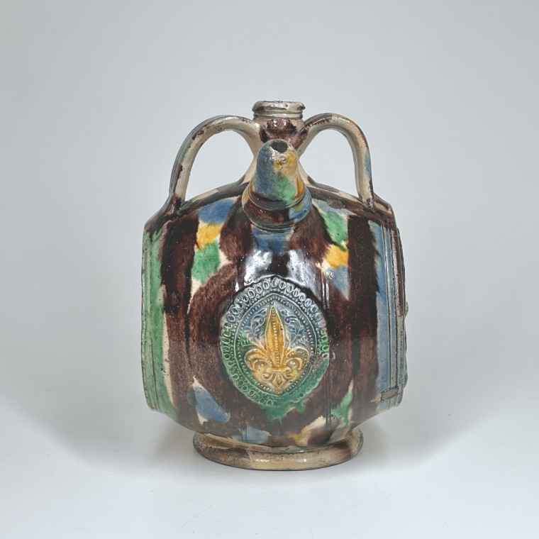 Glazed earthenware barrel from Saintonge bearing the coat of arms of France - Sixteenth century