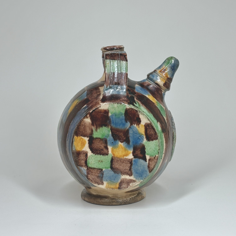 Glazed earthenware barrel from Saintonge bearing the coat of arms of France - Sixteenth century