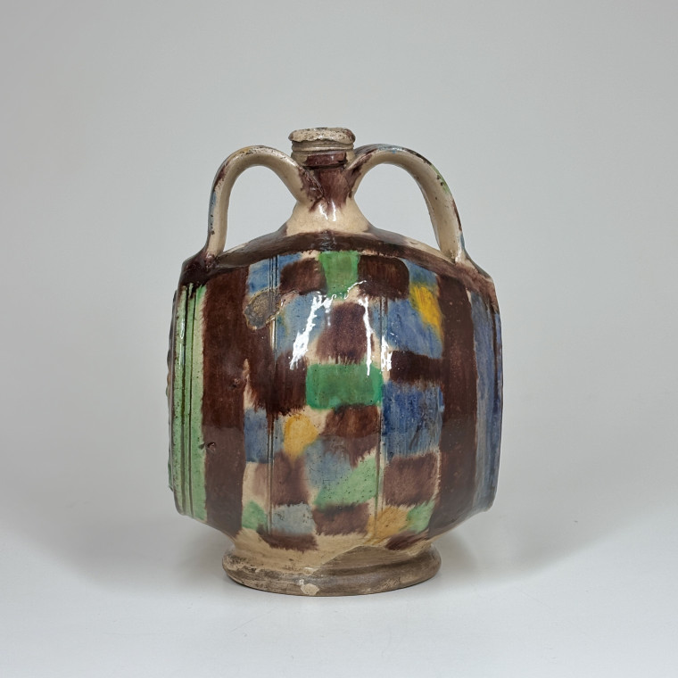 Glazed earthenware barrel from Saintonge bearing the coat of arms of France - Sixteenth century