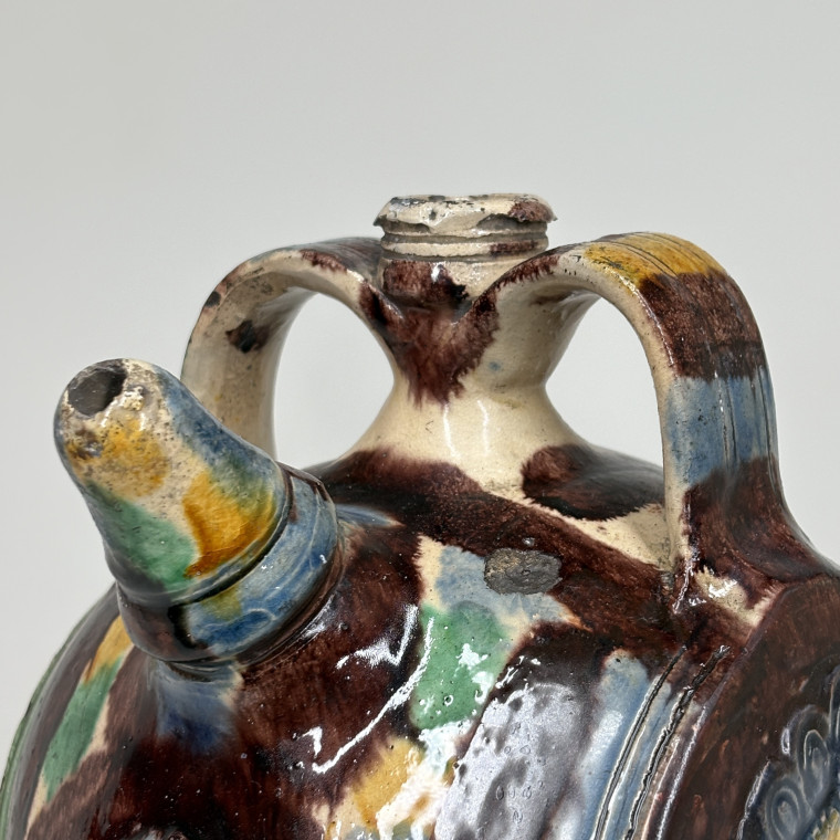 Glazed earthenware barrel from Saintonge bearing the coat of arms of France - Sixteenth century