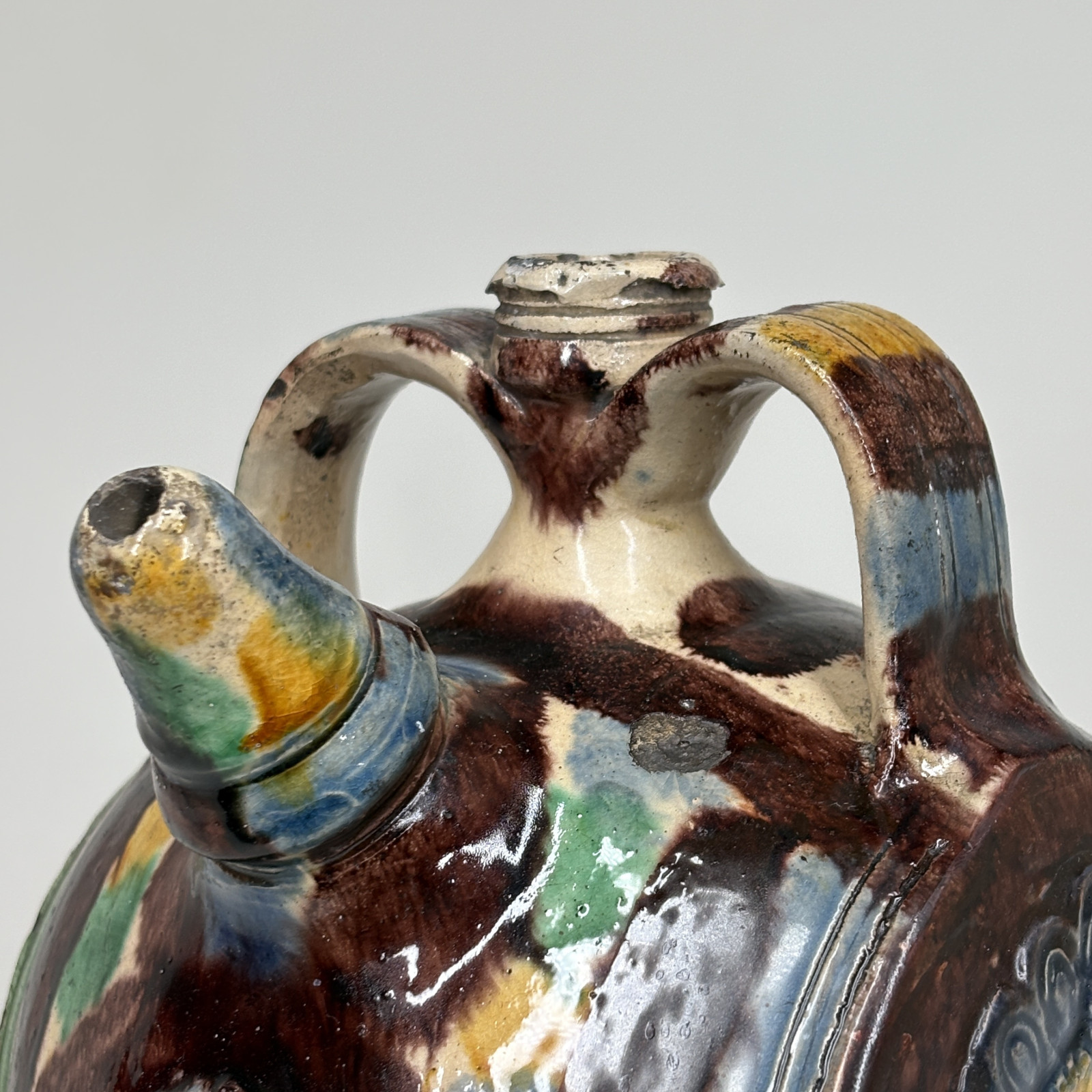 Glazed earthenware barrel from Saintonge bearing the coat of arms of France - Sixteenth century