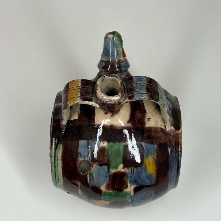 Glazed earthenware barrel from Saintonge bearing the coat of arms of France - Sixteenth century