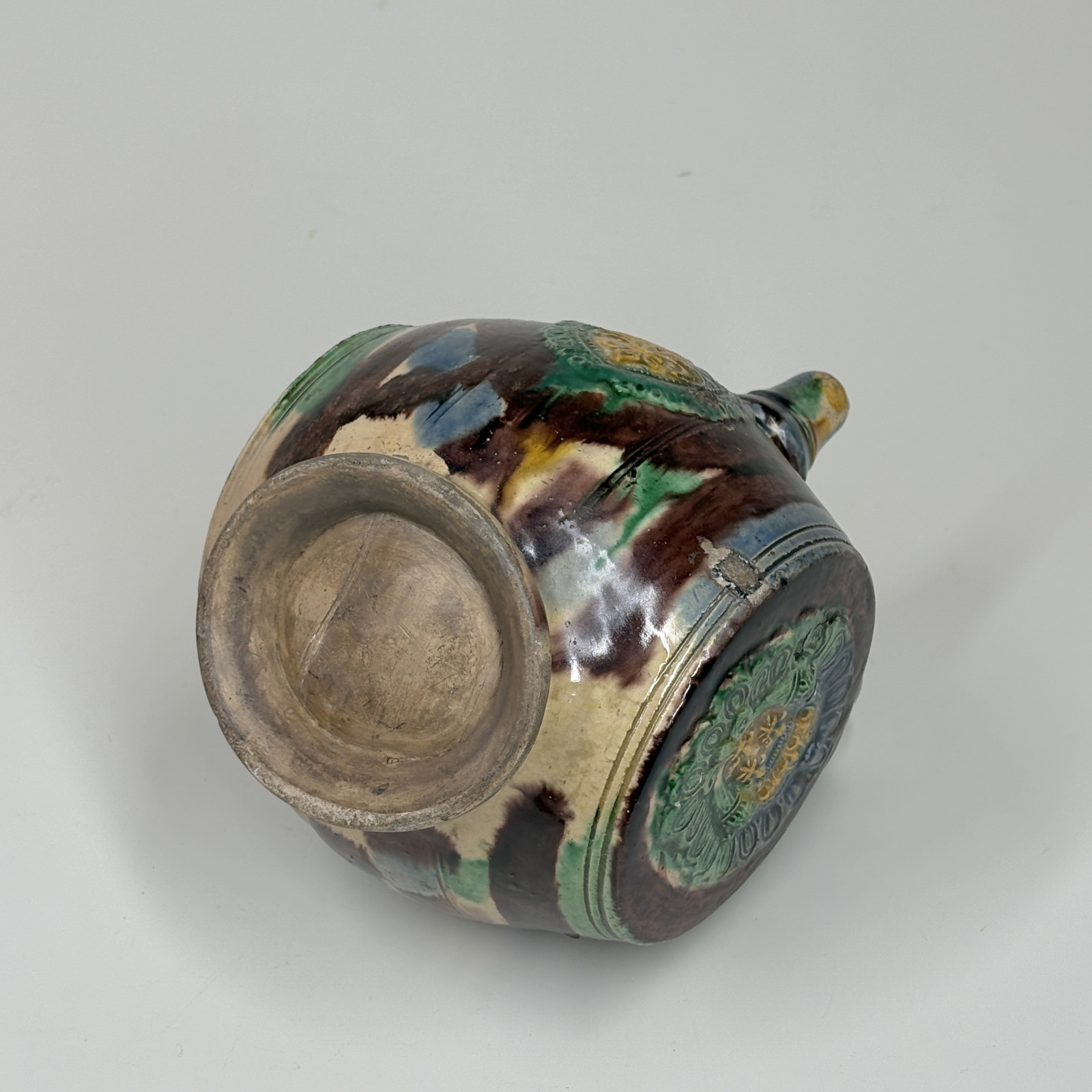 Glazed earthenware barrel from Saintonge bearing the coat of arms of France - Sixteenth century