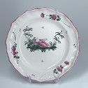 Assiette en faïence de Varages à décor d'une femme alanguie - XVIIIe siècle - VENDUE